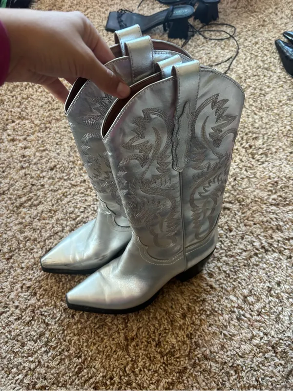 Silver Western Embroidered Cowboy Boots Size 8 - Image 3