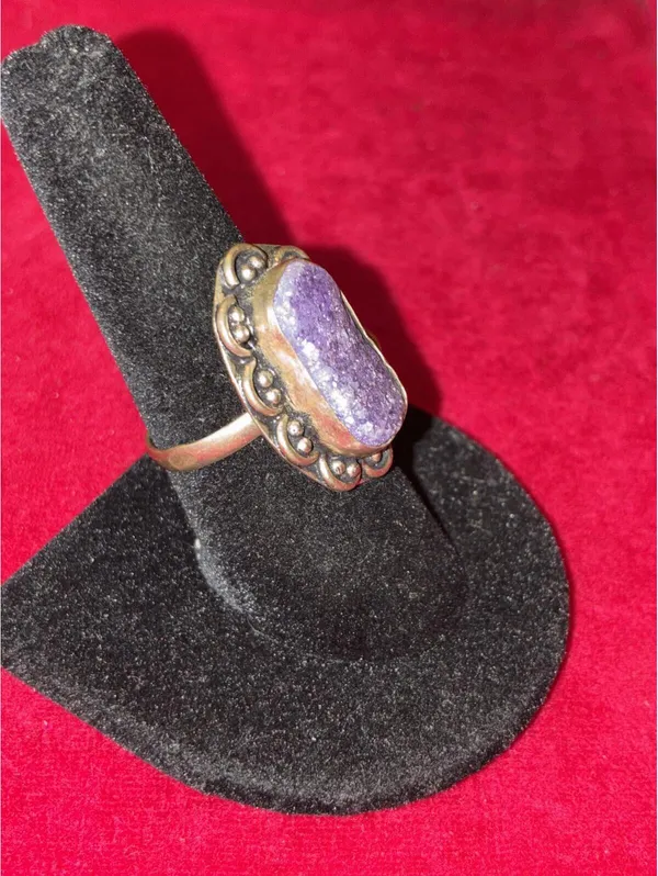 Vintage Boho Purple Purpurite Druzy Ring Antiqued Silver Tone Scalloped Border - Image 3