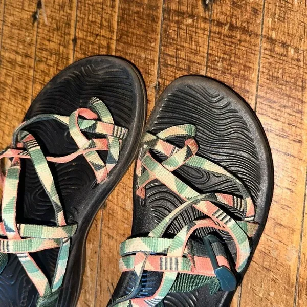 Chacos pink & green strappy comfortable slip on size 7 sandals - Image 6