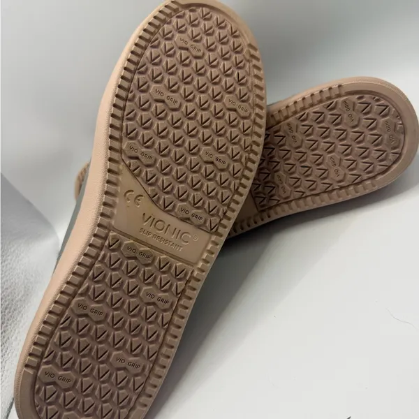 Vionic Gray and Beige Leather Sneakers - Image 10