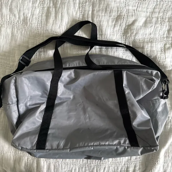 & Other Stories Weekend duffel bag - Image 5