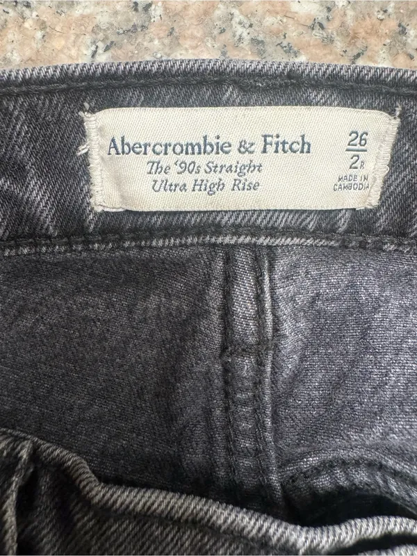 Abercrombie & Fitch The ‘90s Straight Ultra-High Rise Jeans in Washed Black - Image 9