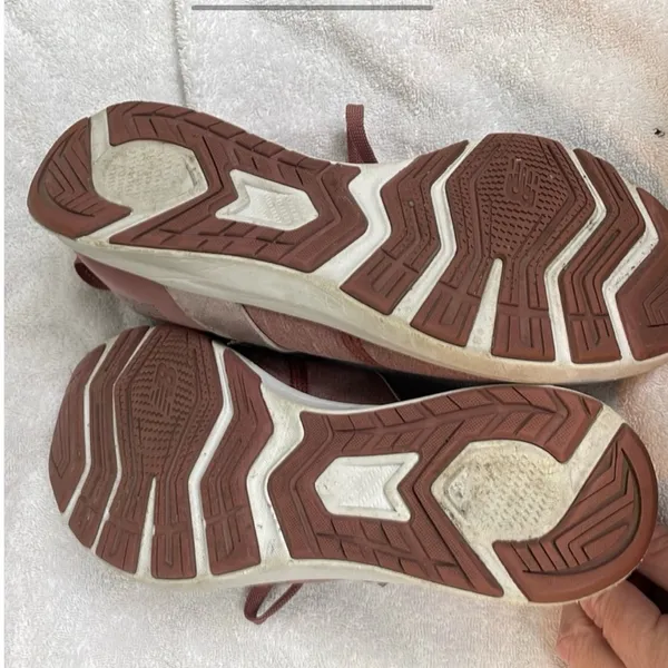 Size 9 new balance shoes - Image 4