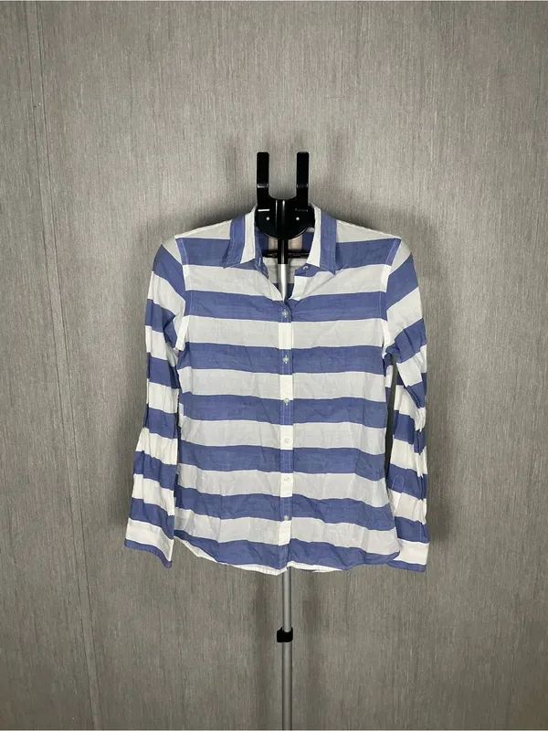Banana Republic Blue and White Striped Soft Wash Shirt Size Medium - Image 3