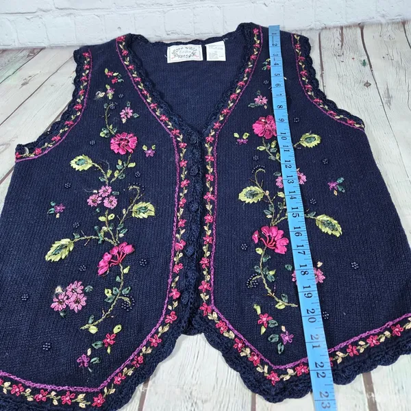 Erika‎ Vintage Navy Blue Embroidered Floral Ribbon Beaded Knit Vest Medium - Image 10