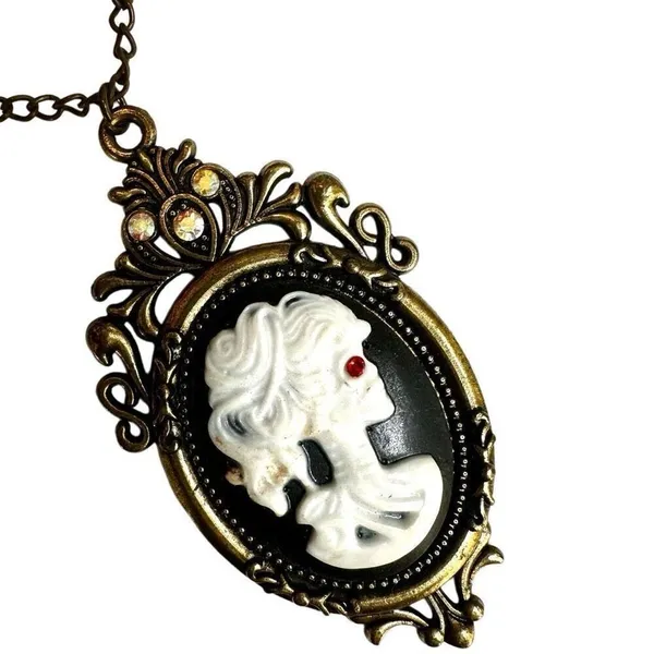 Girl Skeleton Cameo Pendant necklace - Image 7