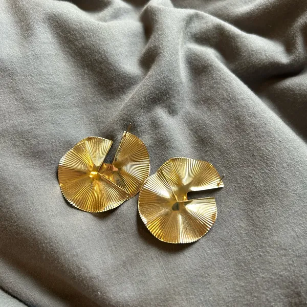 Elegant Gold - Image 2