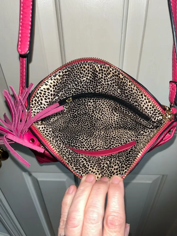 Giani Bernini Pink Chevron Quilted Leather Crossbody Bag with Tassel - Image 4