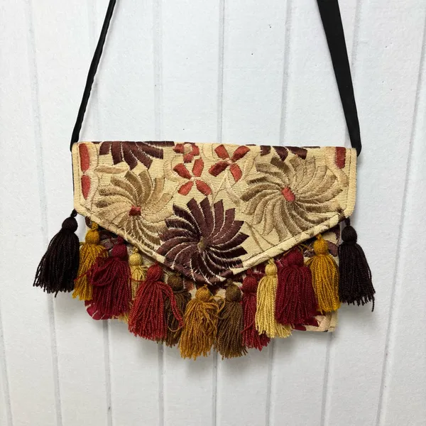 Boho Floral Embroidered‎ with tassels Women's crossbody Bag - Image 8