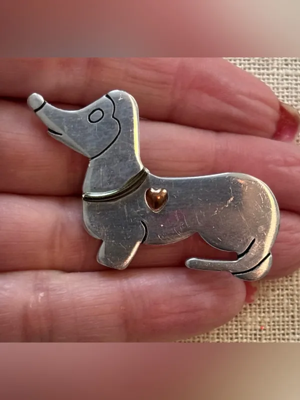 Vintage Silver Tone Dachshund Dog Brooch Pin with Heart Accent - Image 2