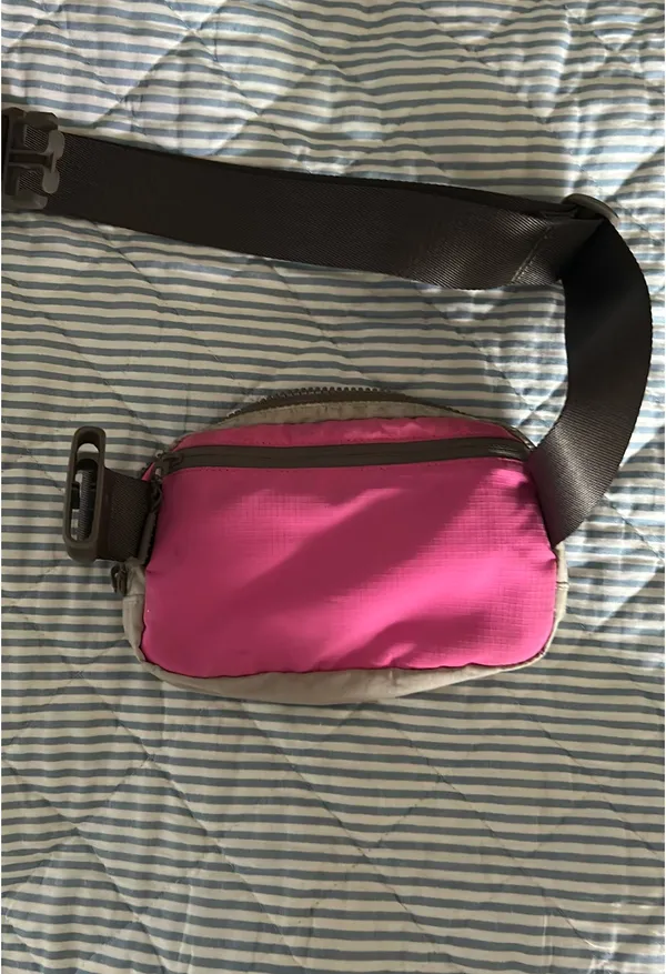 Lululemon Fanny Everywhere Bag Pack - Image 2