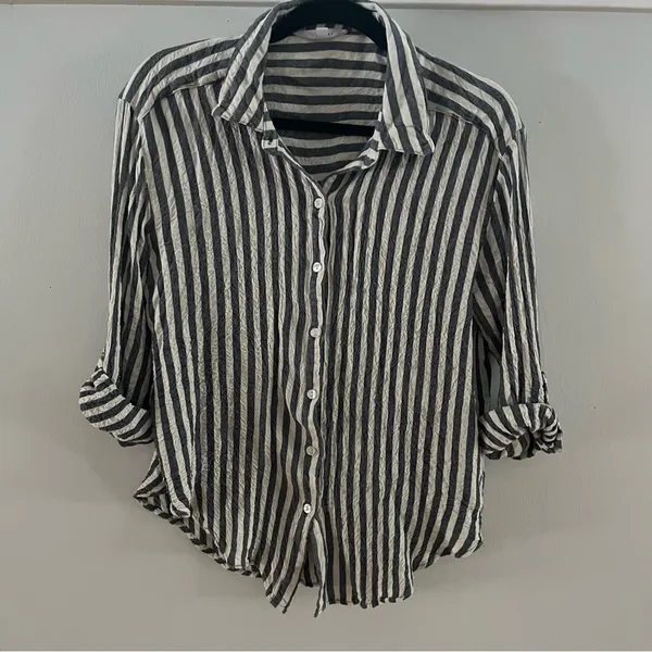 Jane and Delancey Blouse,Striped Size Large. Roll up sleeve button option! - Image 2