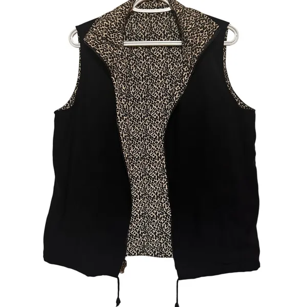 Reversible Vest Women's Black Side/Animal Print Side with‎ Pockets Size Unknown - Image 2