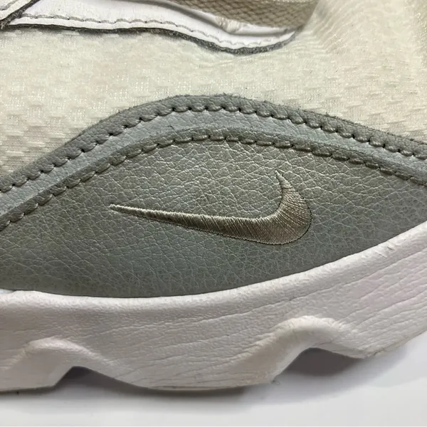Nike‎ RYZ 365 white metallic sneakers size 9 - Image 7
