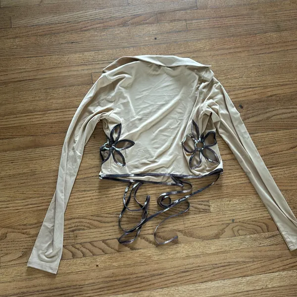 I am Gia flower cut out wrap around top - Image 3