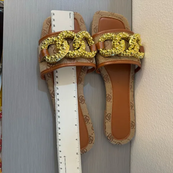 New. Elegant Women’s Flat Slide Sandals with Gold Chain Accent – Square Toe Tan Size 8 - Image 10