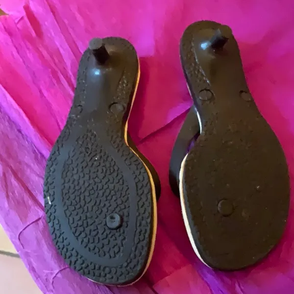 Now women’s kitten will relist Black Size 8 - Image 2