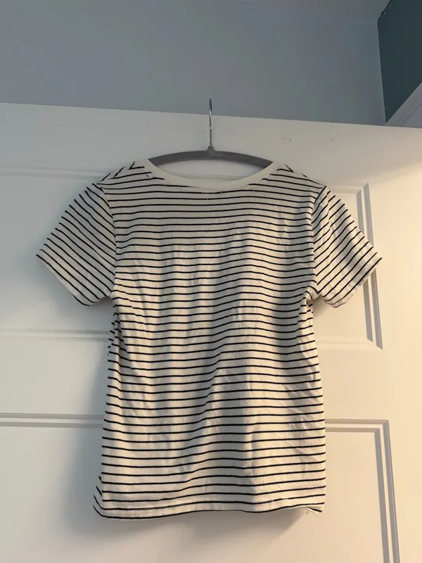 Old Navy Tee Shirt Women’s - Image 3