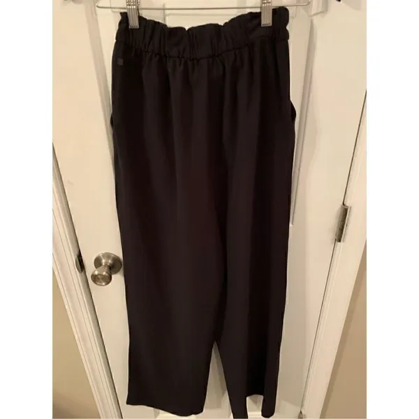 Lululemon black high waisted pants with pockets no size tag fits 0-2 - Image 5