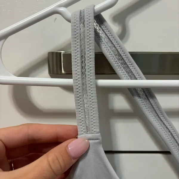Athleta Criss Cross Back Sports Bra - Image 5