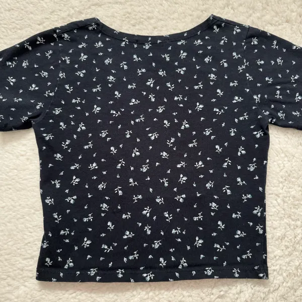 Brandy Melville blue floral crop top - Image 5