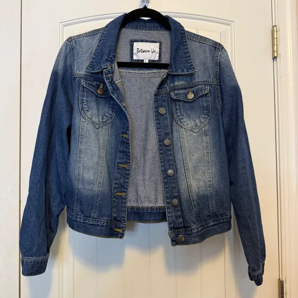 Between Us Womens Medium Wash Denim Jacket Blue Cotton Button Front Size L - Image 2
