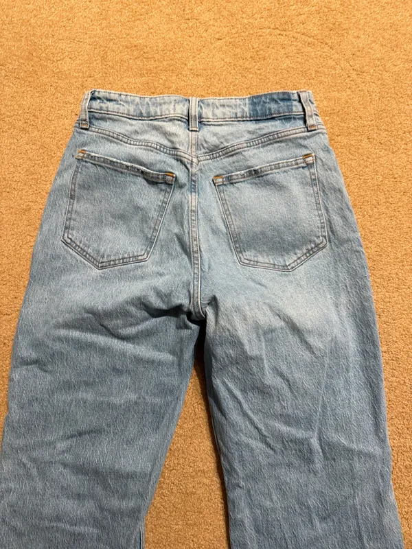 Abercrombie & Fitch The 90s Relaxed Jean Curve Love in Light Blue Wash - Image 4