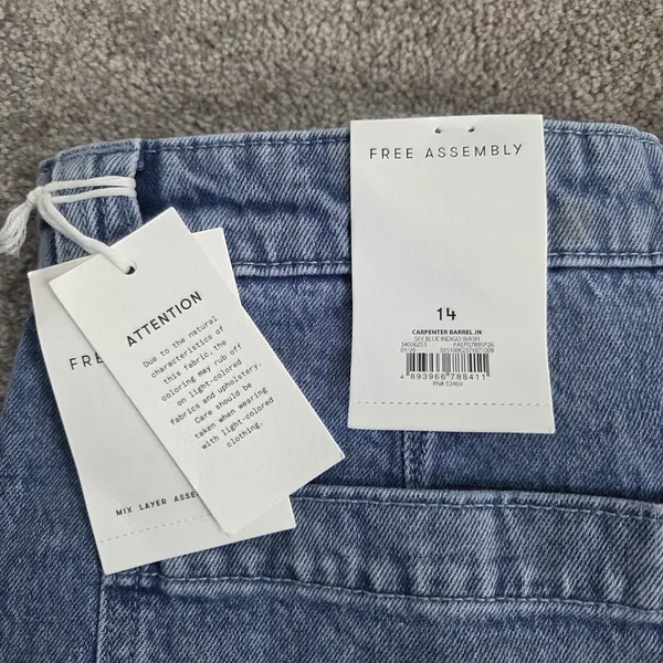 NWT Free Assembly Size 14 Light Wash Barrel Leg High Rise Utility Carpenter Jean - Image 8