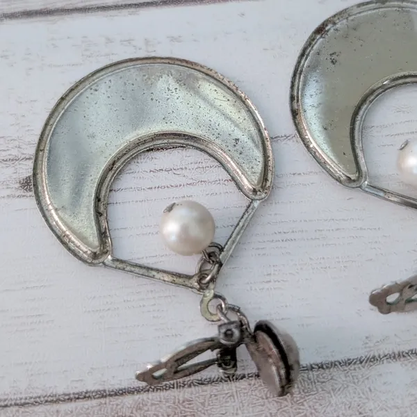 Vintage Clip On Earrings Very Large Black & Faux Pearl Dangle - Condition Issues - Image 9