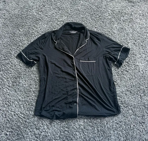 Victoria's Secret Black Short-Sleeve Button-Down Shirt with White Piping - Image 2