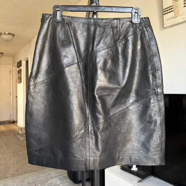 Women’s . Leather Skirt Size 6 - Image 2