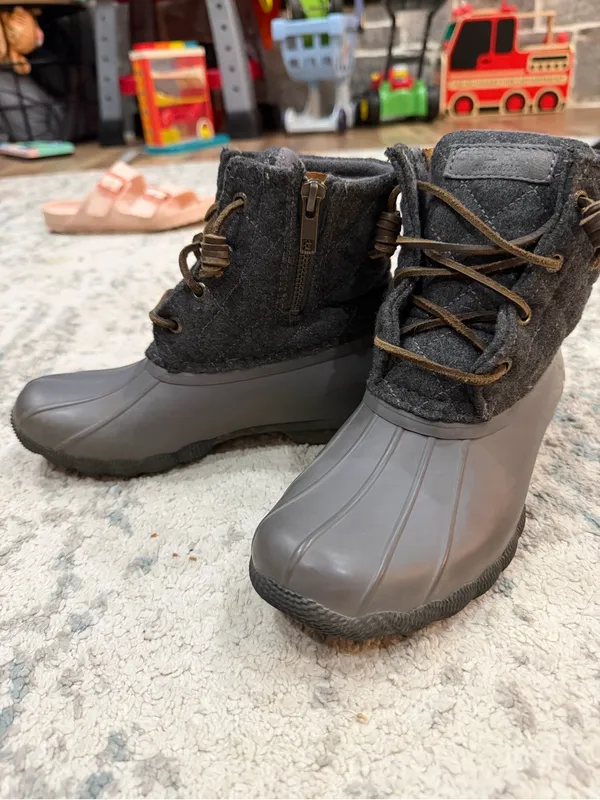 Sperry Women's Dark Gray Quilted Duck Boots with Brown Laces - Image 2