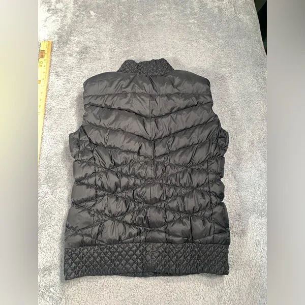 Nike Cascade quilted puffer vest black down medium - Image 7