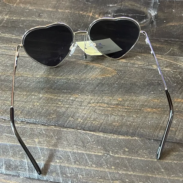 Boutique Heart-Shaped Metal Frame Black Sunglasses - Image 6