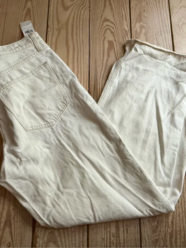 Abercrombie & Fitch The Loose High Rise Jeans 30 - stain on back pocket nwt - Image 5