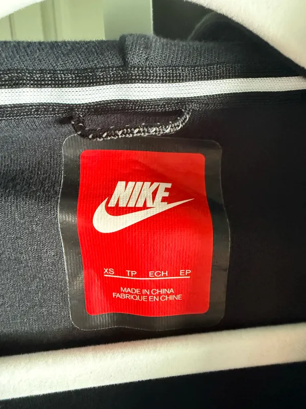 Nike Hooded Sleeveless Zip Sweatshirt - Image 4
