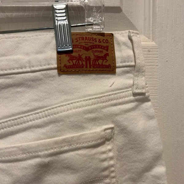 Levis Womens Mid Length Shorts Size 31 White Denim Cuffed Stretch Clean Girl - Image 5