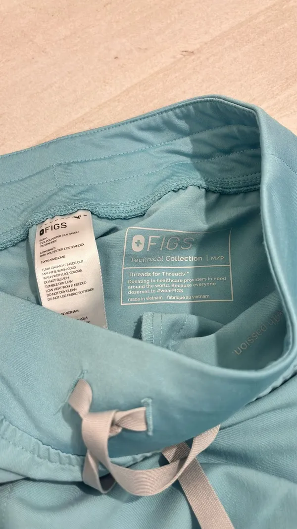FIGS Scrubs Set - Image 5