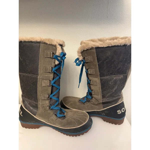 Sorel Tivoli High II winter boots women's 9.5 grey and green with blue laces - Image 3