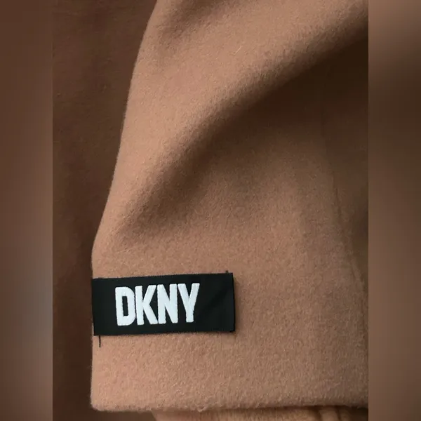 DKNY Women's Walker Wool Camel Coat Size Medium - Image 5