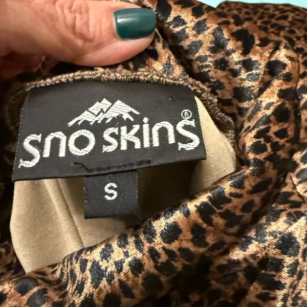 Sno Skins Vintage Velvet Leopard Print Long Sleeve Top - Image 5