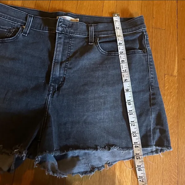 Levi’s Black Distressed High Rise Shorts, Size 34 - Image 4