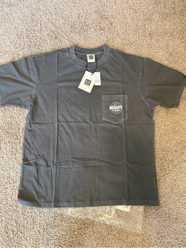 NWT Gap x MadHappy Globe Pocket Short sleeve tee relaxed fit size medium - Image 4