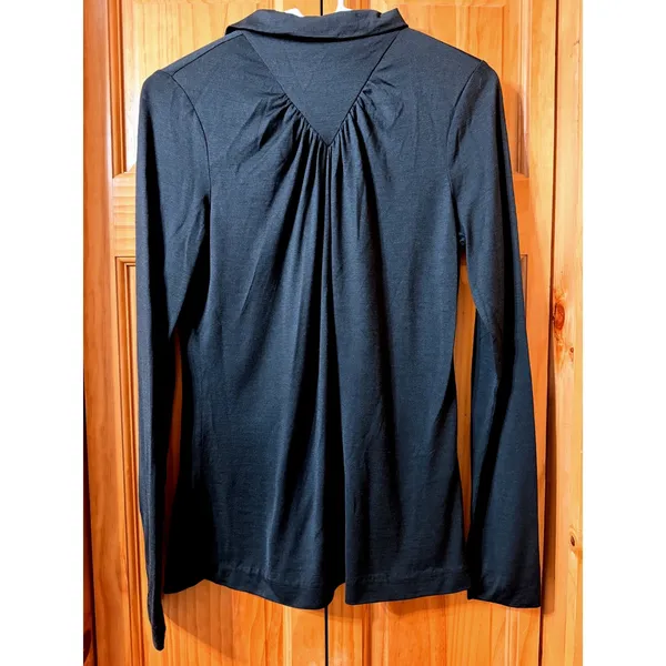 Tory Burch NWOT Black Wool Blend Quarter Zip Logo Medallion Pleated Back Top M - Image 2