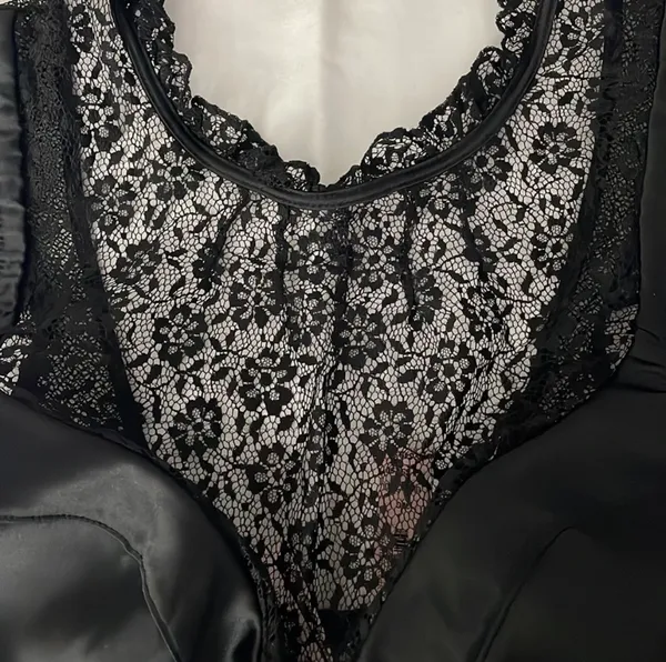 Victoria's Secret Satin & Lace Bra Top Crop Top 32C - Image 2