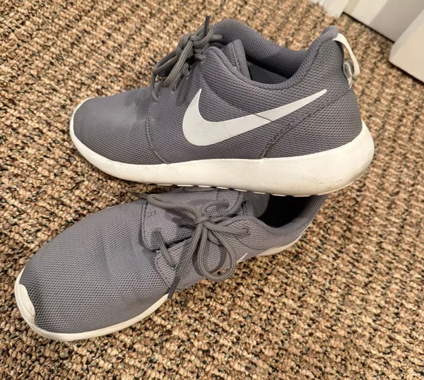 Nike Sneakers - Image 2