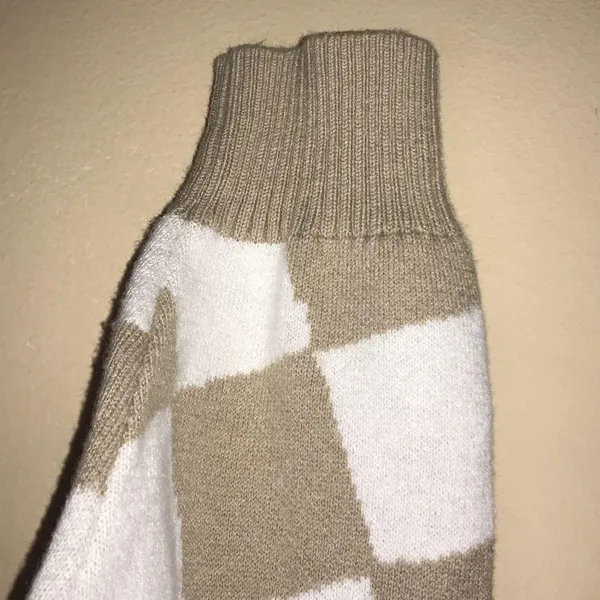 Hollister Women’s Knit Checkered Pattern Print Beige White Cropped Sweater - Image 3