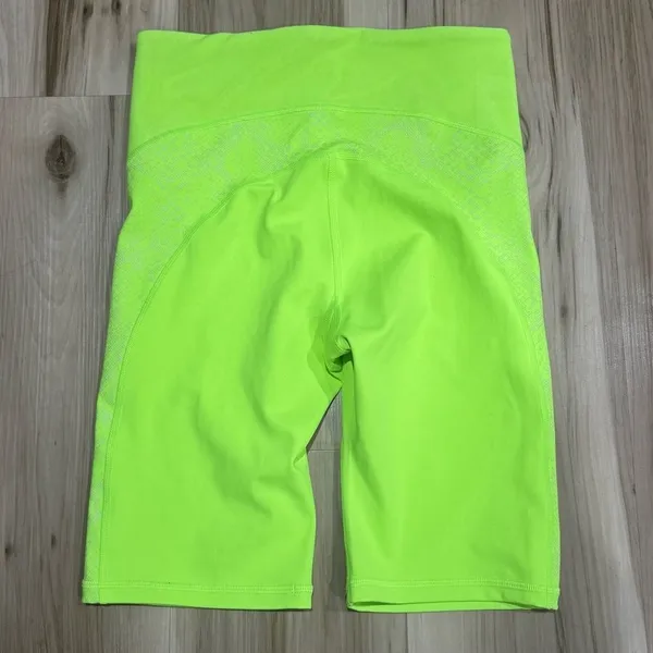 Athleta Stay Fly 9in Shorts Athletic Neon Women’s XS - Image 4