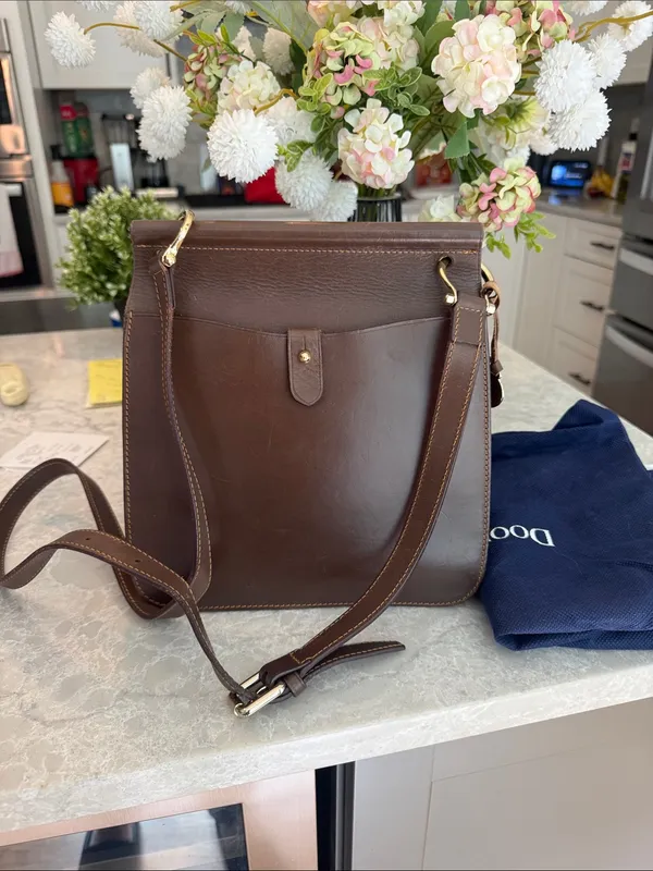 Dooney and Bourke flip tab Alto messenger crossbody - Image 2