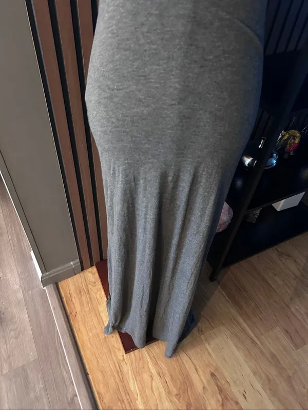 Malloy gray maxi dress size small stylish form fitting with two front slits - Image 4